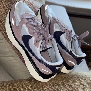 Nike Phoenix Waffle Size 6.5